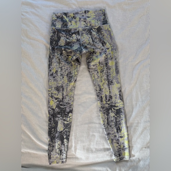 Women's Gray and White Patterned Leggings - Picture 11 of 12